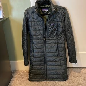 Patagonia insulated parka- dark green